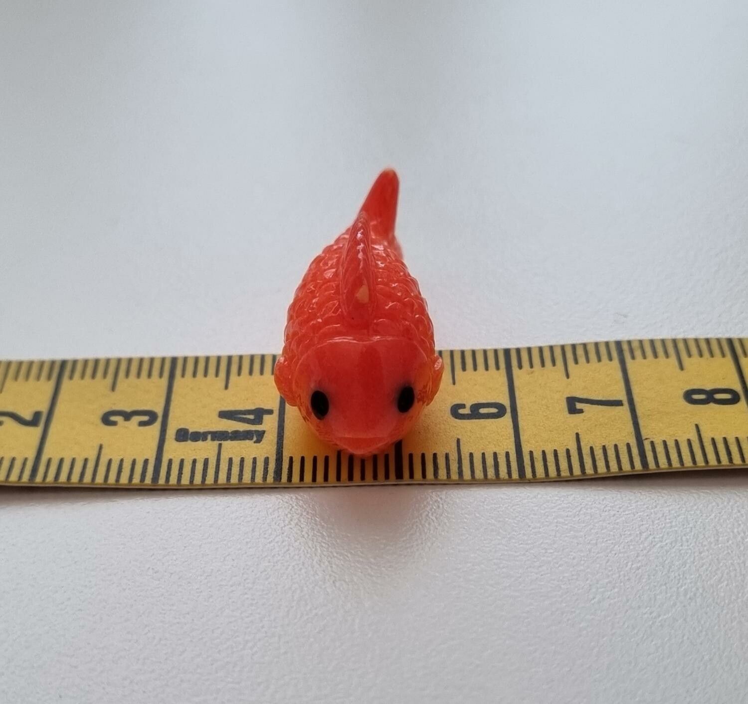 1 st fisk miniatyr minifisk (3,2 x 1,4 cm)