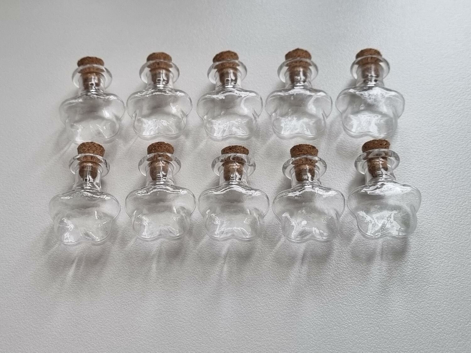 10 st små glasflaskor med kork, flaskor miniatyrer glasburkar (2,4 x 2 cm)