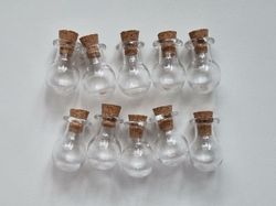 10 st små glasflaskor med kork, flaskor miniatyrer glasburkar (2 x 1,3 cm)