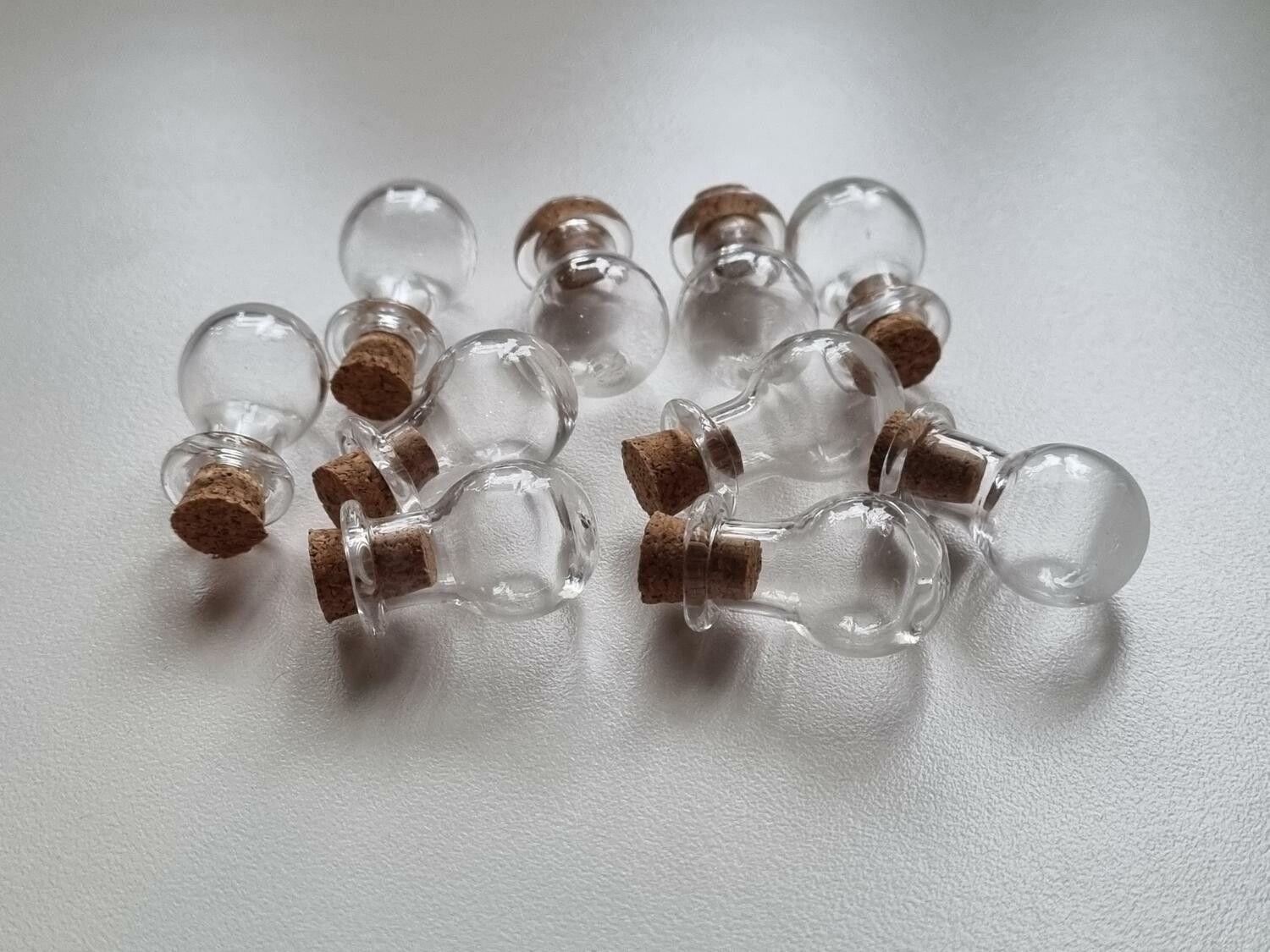 10 st små glasflaskor med kork, flaskor miniatyrer glasburkar (2 x 1,3 cm)