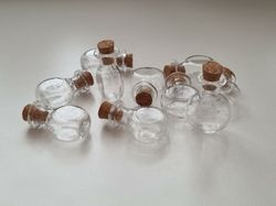 10 st små glasflaskor med kork, flaskor miniatyrer glasburkar (2,6 x 1,9 cm)