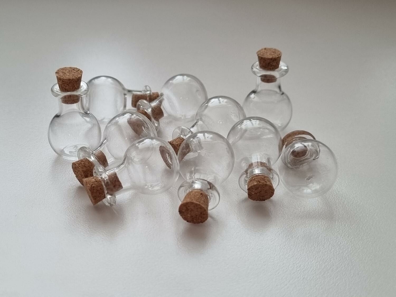 10 st små glasflaskor med kork, flaskor miniatyrer glasburkar (2,4 x 1,6 cm)