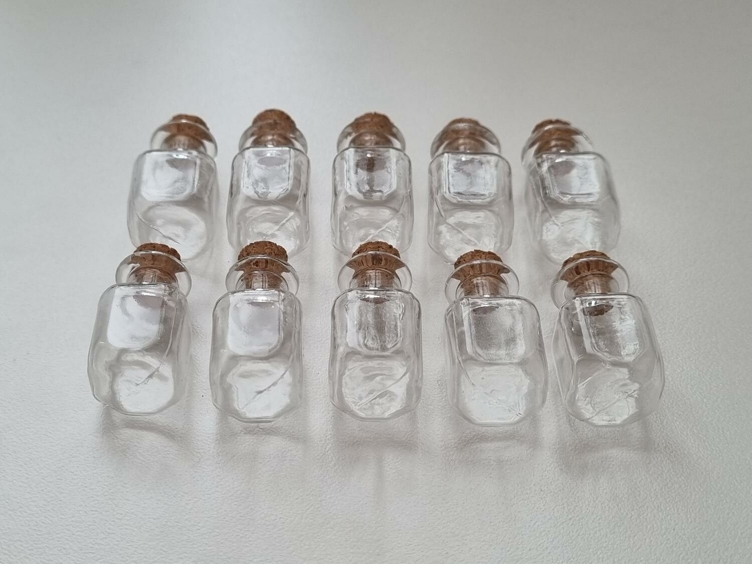 10 st små glasflaskor med kork, flaskor miniatyrer glasburkar (2,5 x 1,3 cm)