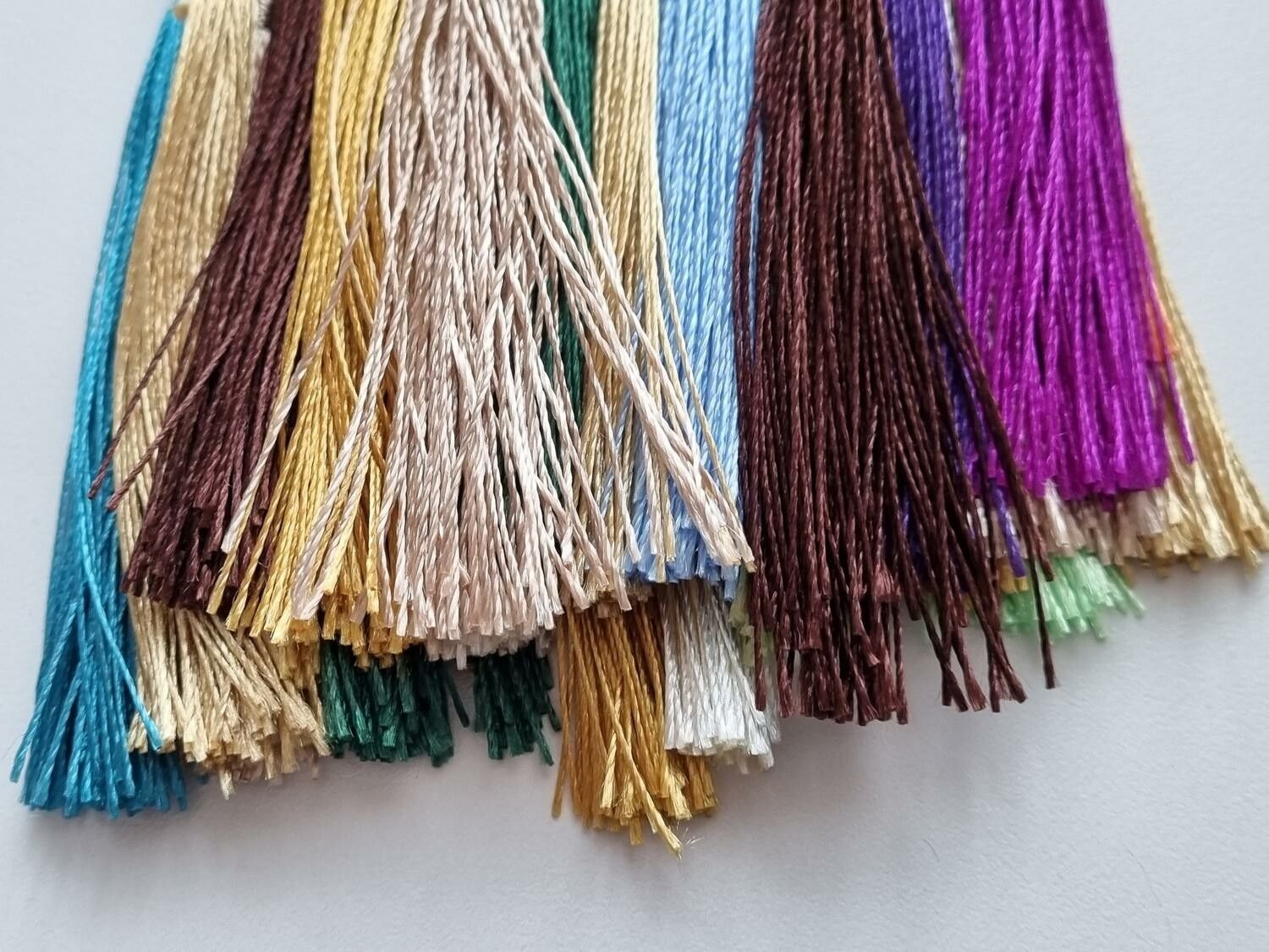 5 st tofsar, tassel i blandade färger