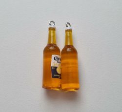 2 Flaskor miniatyrer, miniflaska, dockskåp, tittskåp (Corona med ögla)