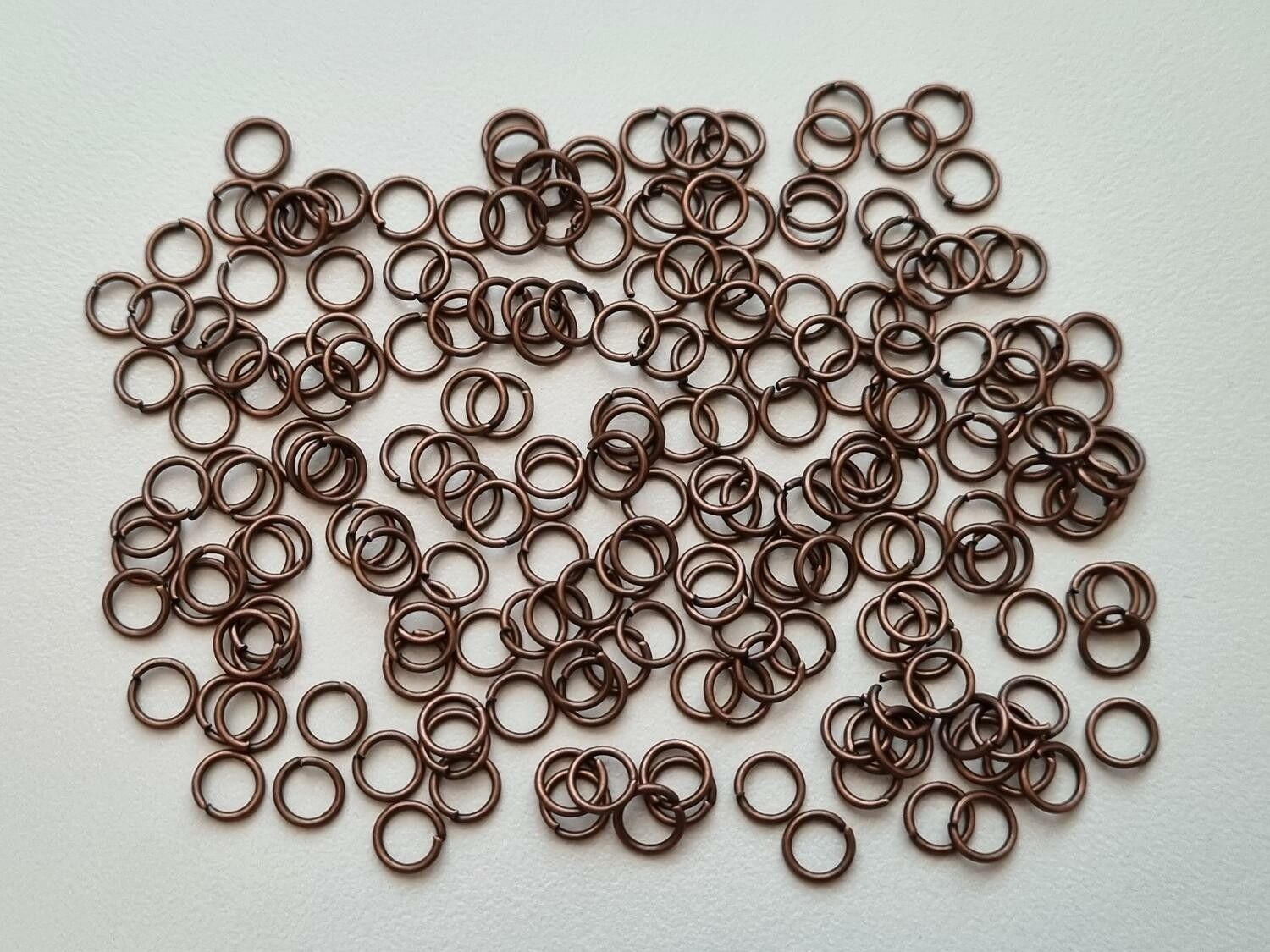 100 st jumprings / bindringar (5 mm, kopparfärgade)
