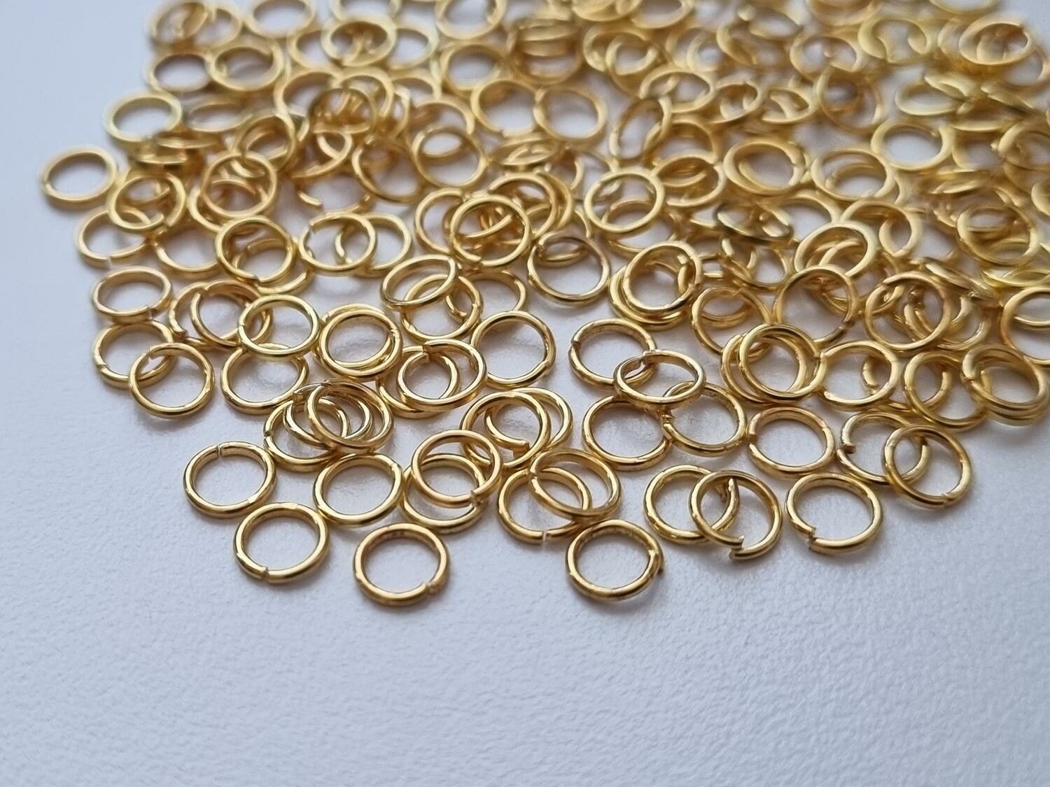 100 st jumprings / bindringar (5 mm, guldfärgade)