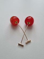 Örhängen Körsbär i resin