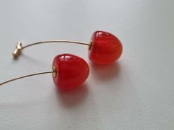 Örhängen Körsbär i resin