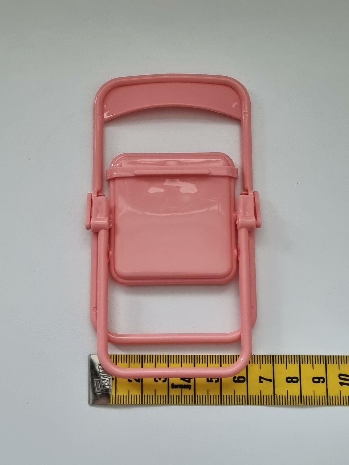 Mobilhållare i form av en stol / miniatyrstol (laxrosa)