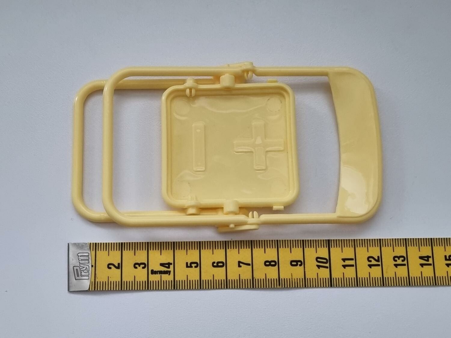 Mobilhållare i form av en stol / miniatyrstol (gul)