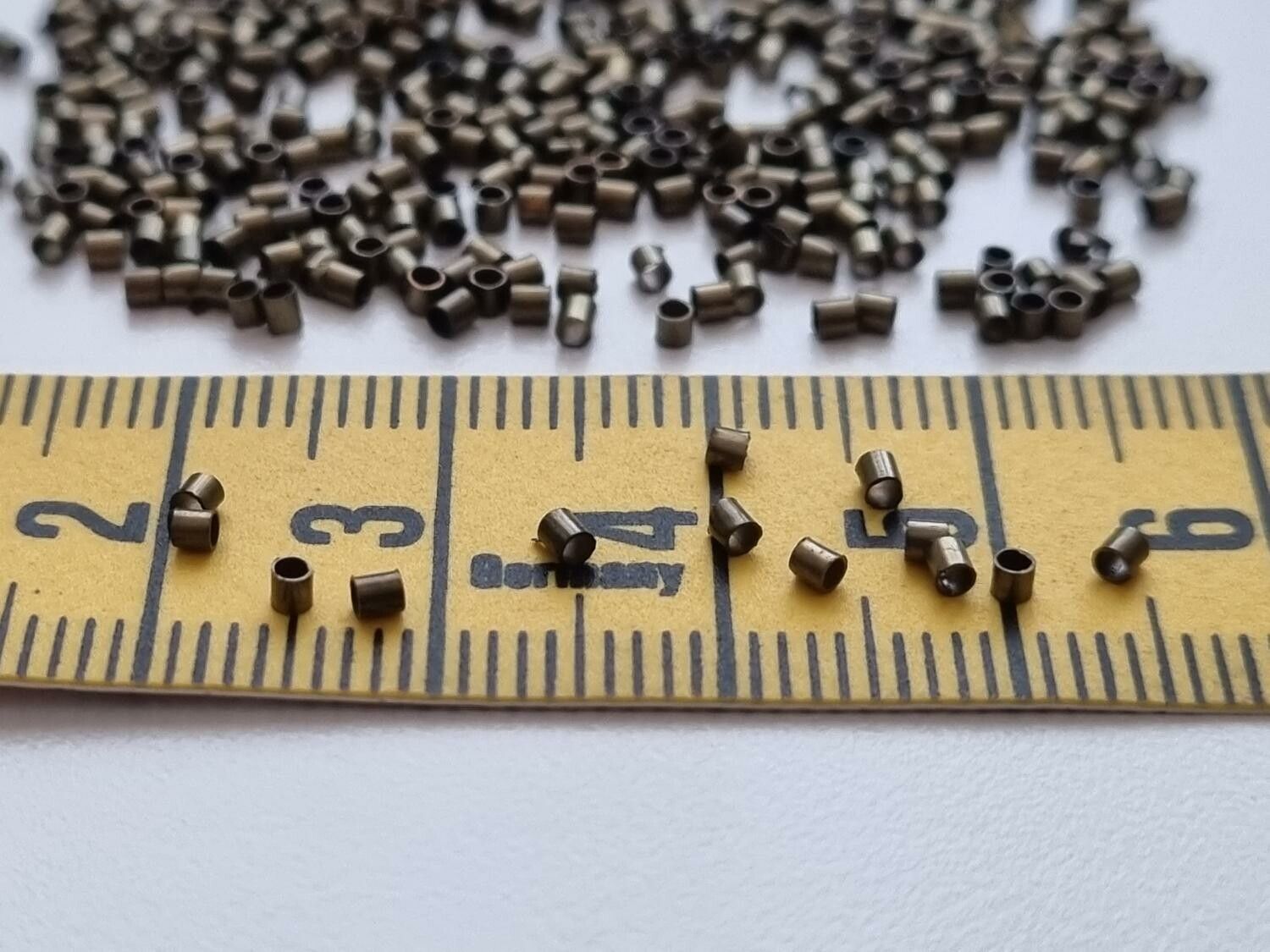 450 st bronsfärgade klämpärlor, crimp beads (1,5 mm)