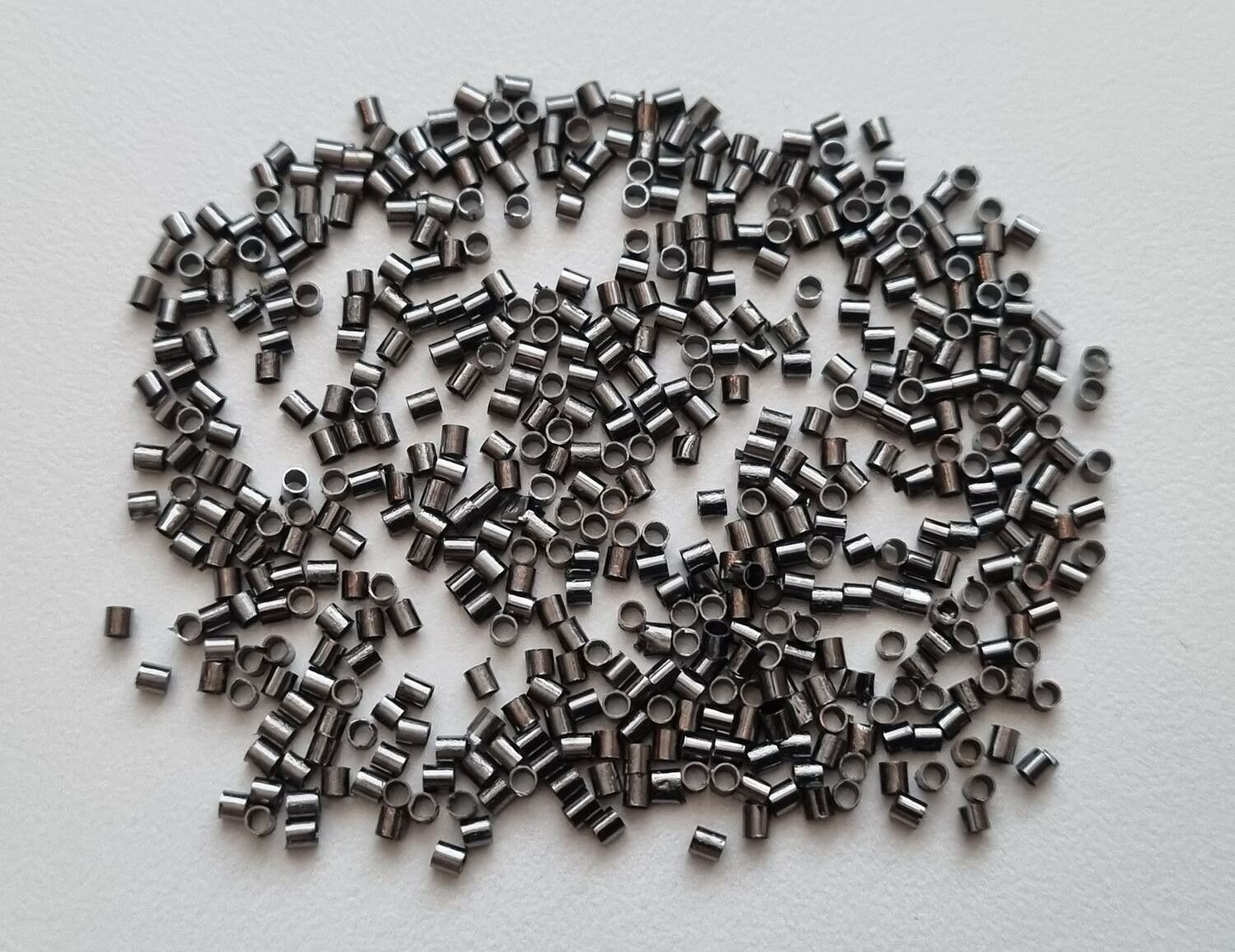 450 st svarta klämpärlor, crimp beads (1,5 mm)