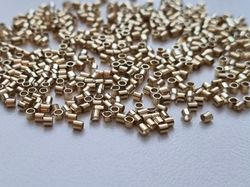 450 st guldfärgade klämpärlor, crimp beads (1,5 mm)
