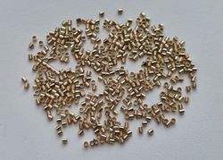 450 st guldfärgade klämpärlor, crimp beads (1,5 mm)