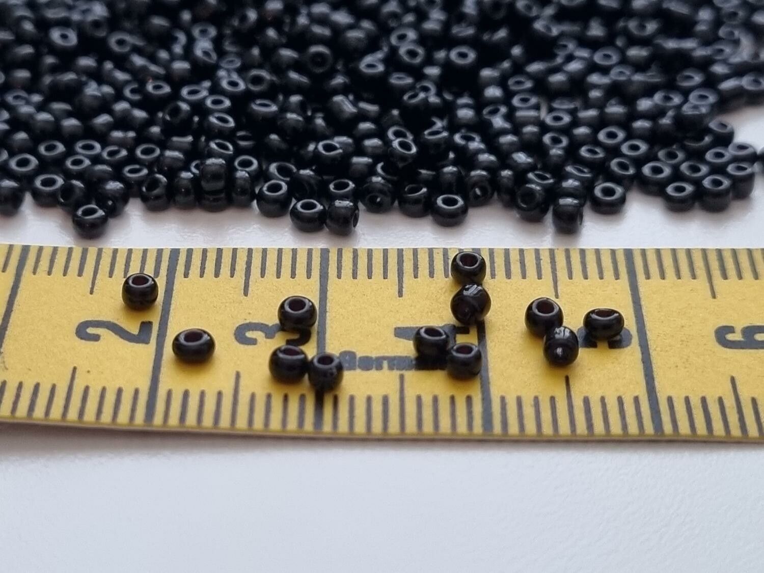 1000 små pärlor, fröpärlor, glaspärlor (2 mm) - Svarta