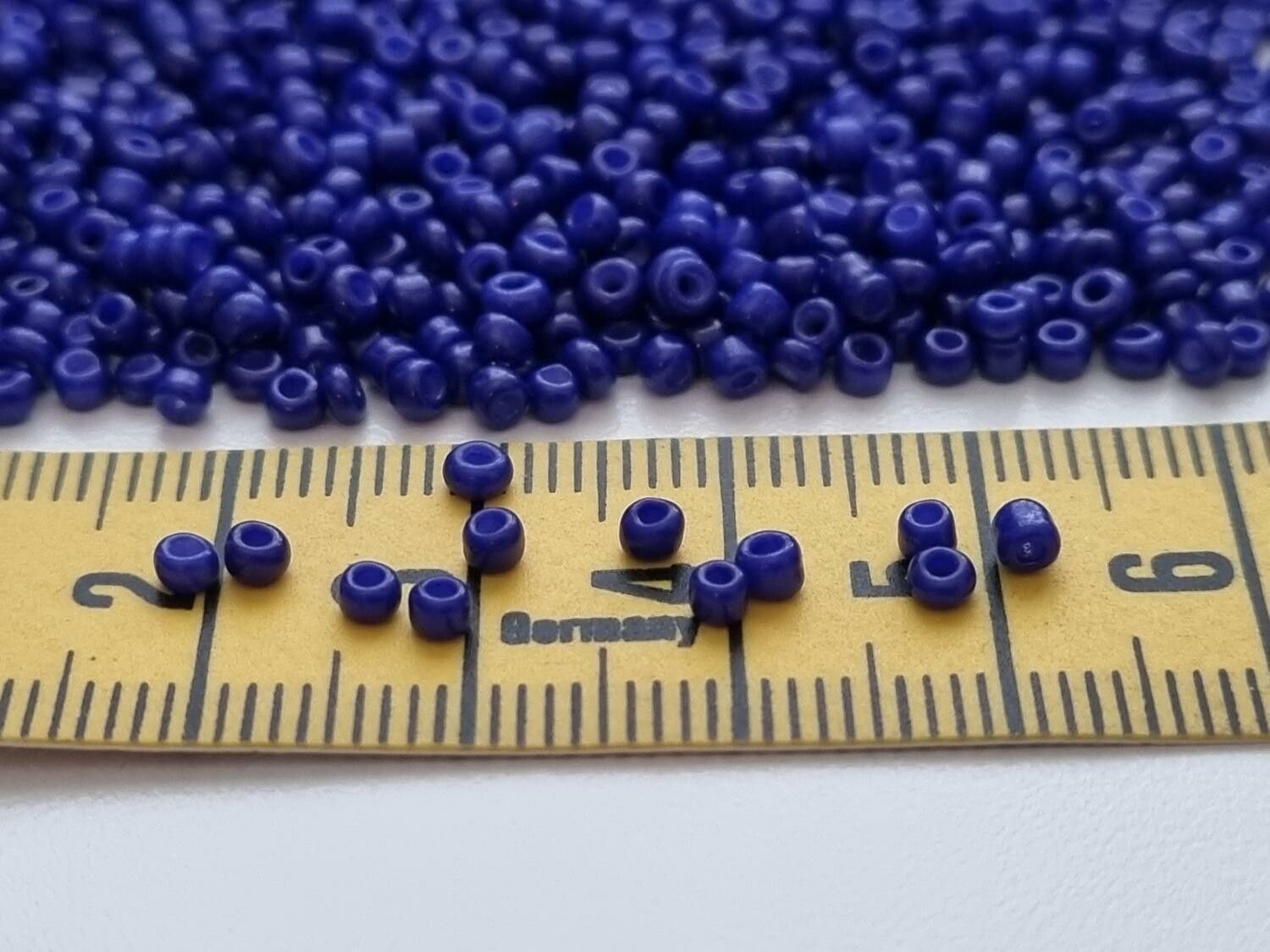 1000 små pärlor, fröpärlor, glaspärlor (2 mm) - Blålila