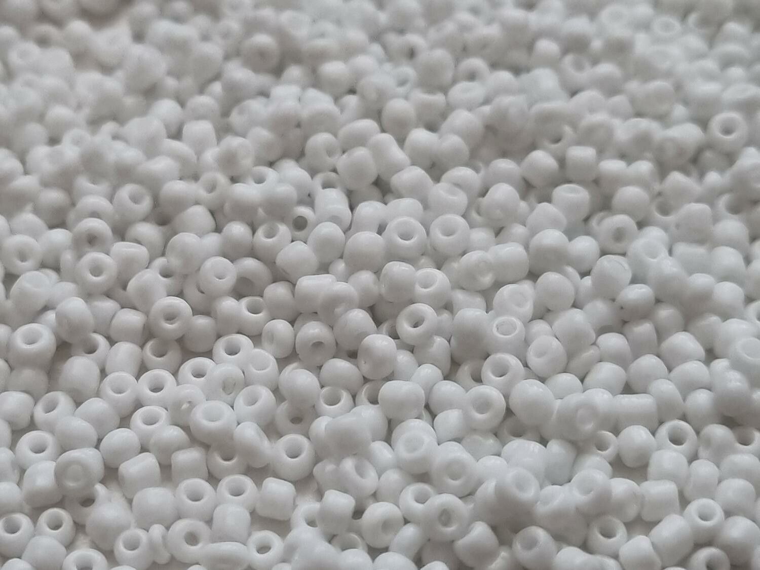 1000 små pärlor, fröpärlor, glaspärlor (2 mm) - Vita