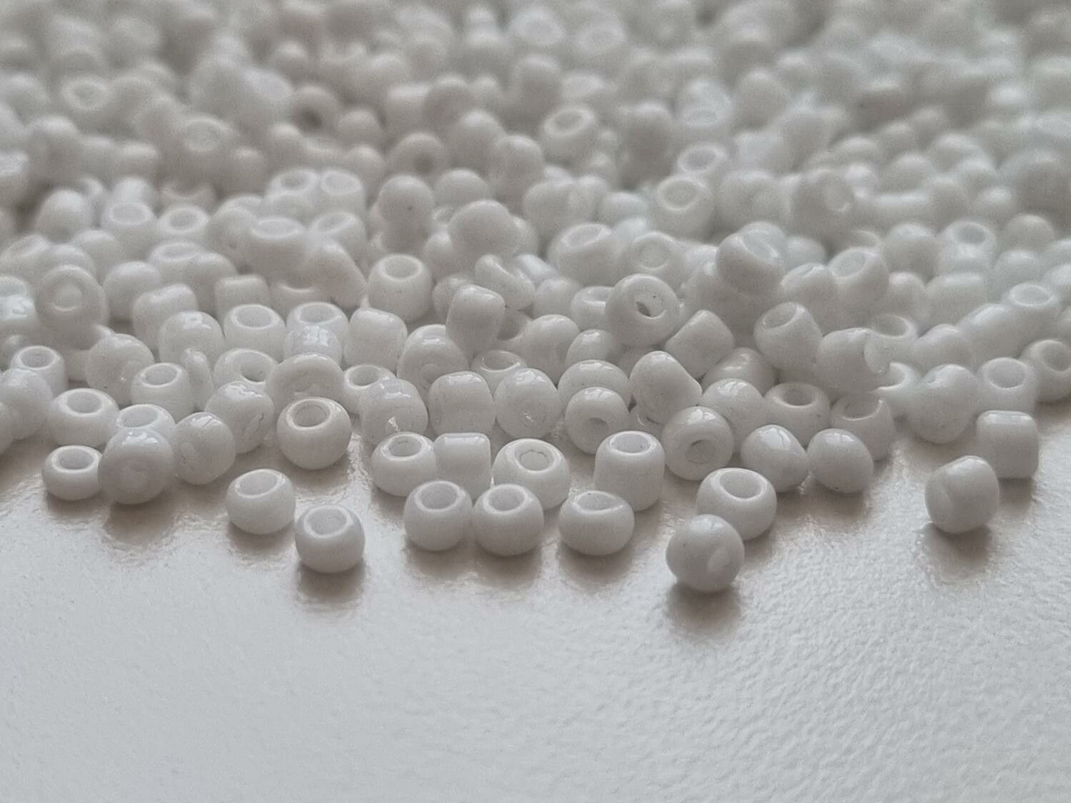 1000 små pärlor, fröpärlor, glaspärlor (2 mm) - Vita