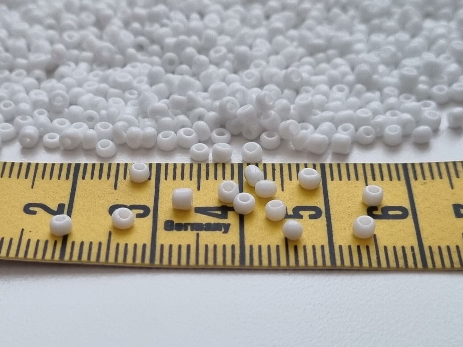 1000 små pärlor, fröpärlor, glaspärlor (2 mm) - Vita