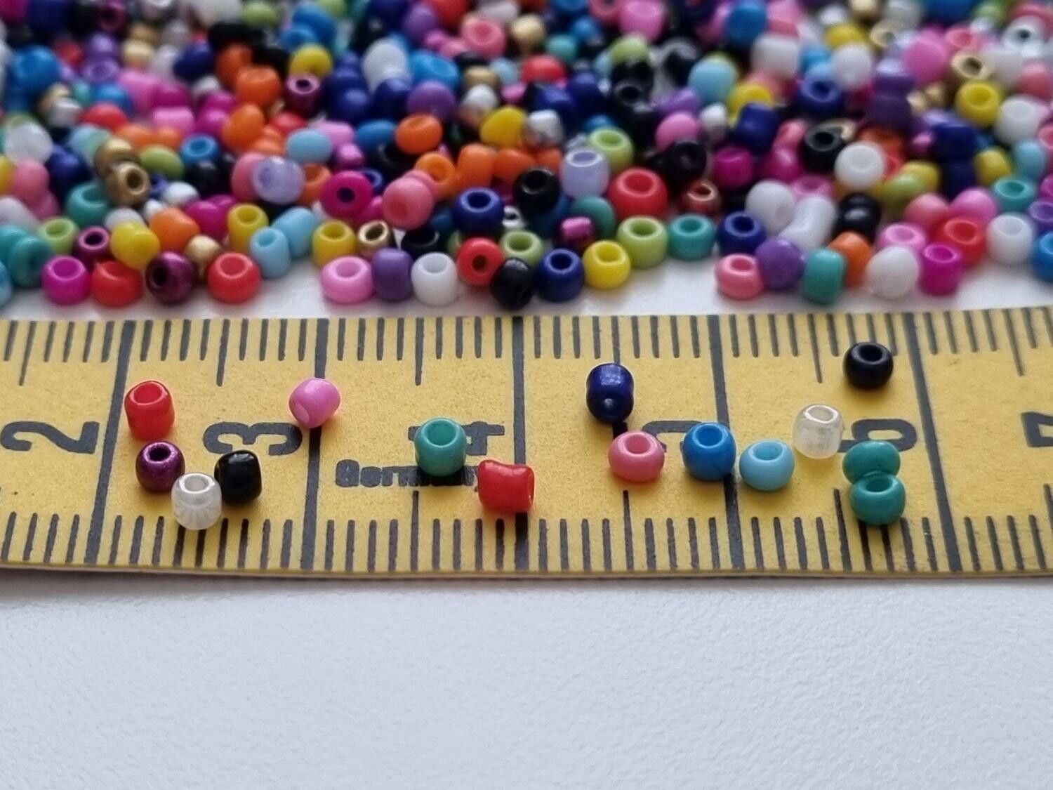 1000 små pärlor, fröpärlor, glaspärlor (2 mm) - Blandade färger