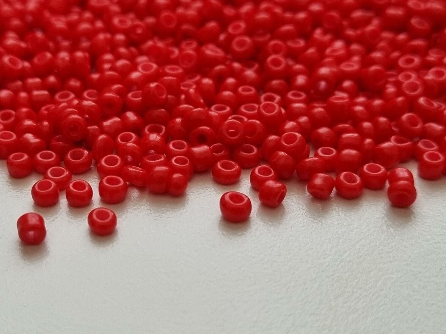 1000 små pärlor, fröpärlor, glaspärlor (2 mm) - Röda