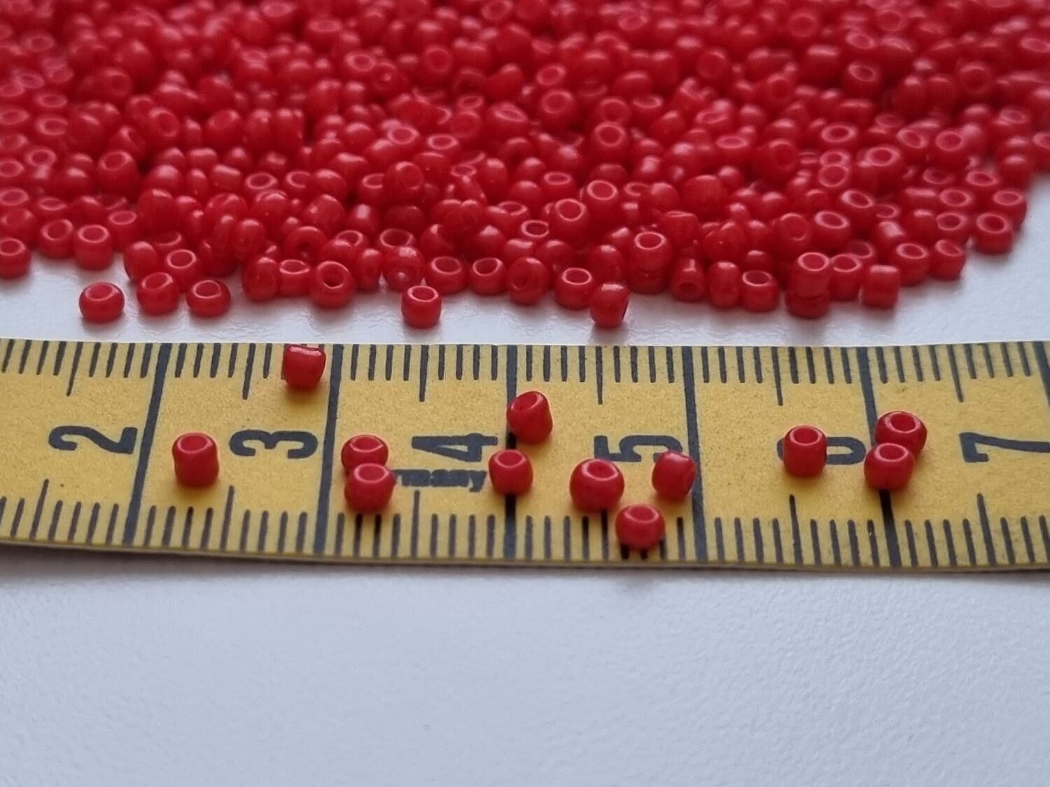 1000 små pärlor, fröpärlor, glaspärlor (2 mm) - Röda