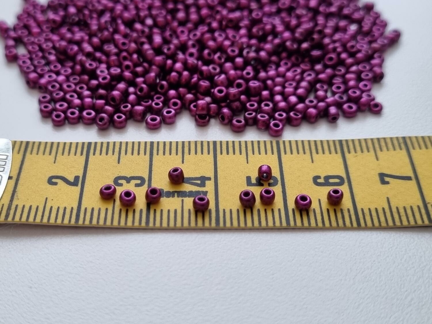 1000 små pärlor, fröpärlor, glaspärlor (2 mm) - Metalliclila
