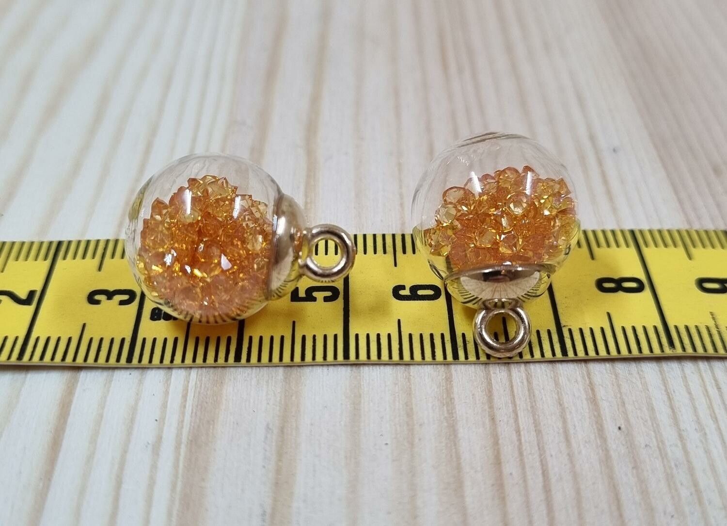 2 st runda, fyllda miniflaskor / glasflaskor med ögla (Orange fyllning)