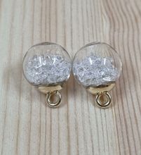 2 st runda, fyllda miniflaskor / glasflaskor med ögla (vit fyllning)