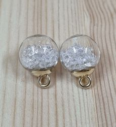 2 st runda, fyllda miniflaskor / glasflaskor med ögla (vit fyllning)