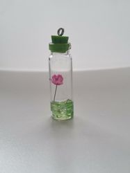 1 st glasflaska miniatyr, miniflaska till dockskåp, tittskåp (grön)