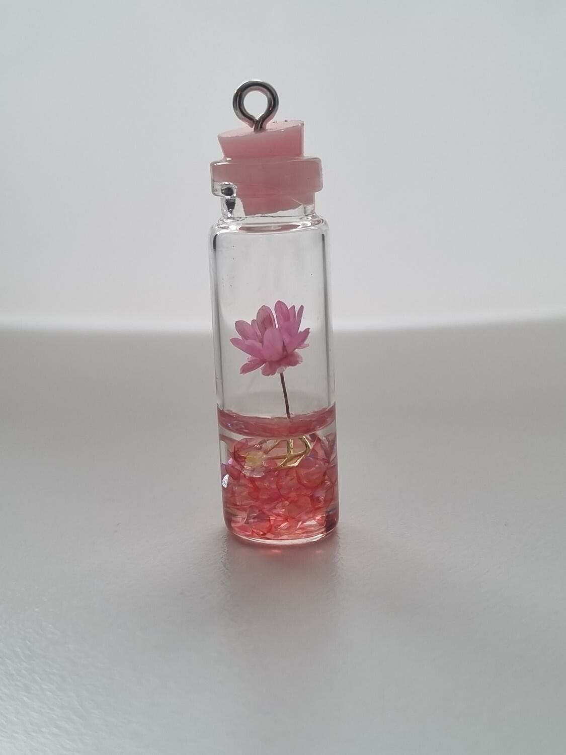 1 st glasflaska miniatyr, miniflaska till dockskåp, tittskåp (rosa)