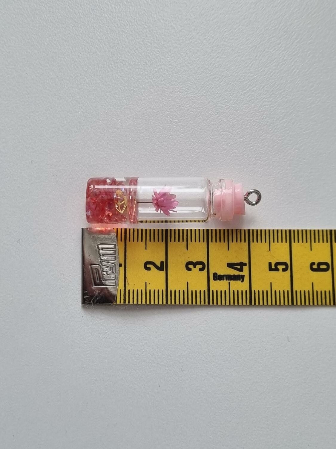 1 st glasflaska miniatyr, miniflaska till dockskåp, tittskåp (rosa)