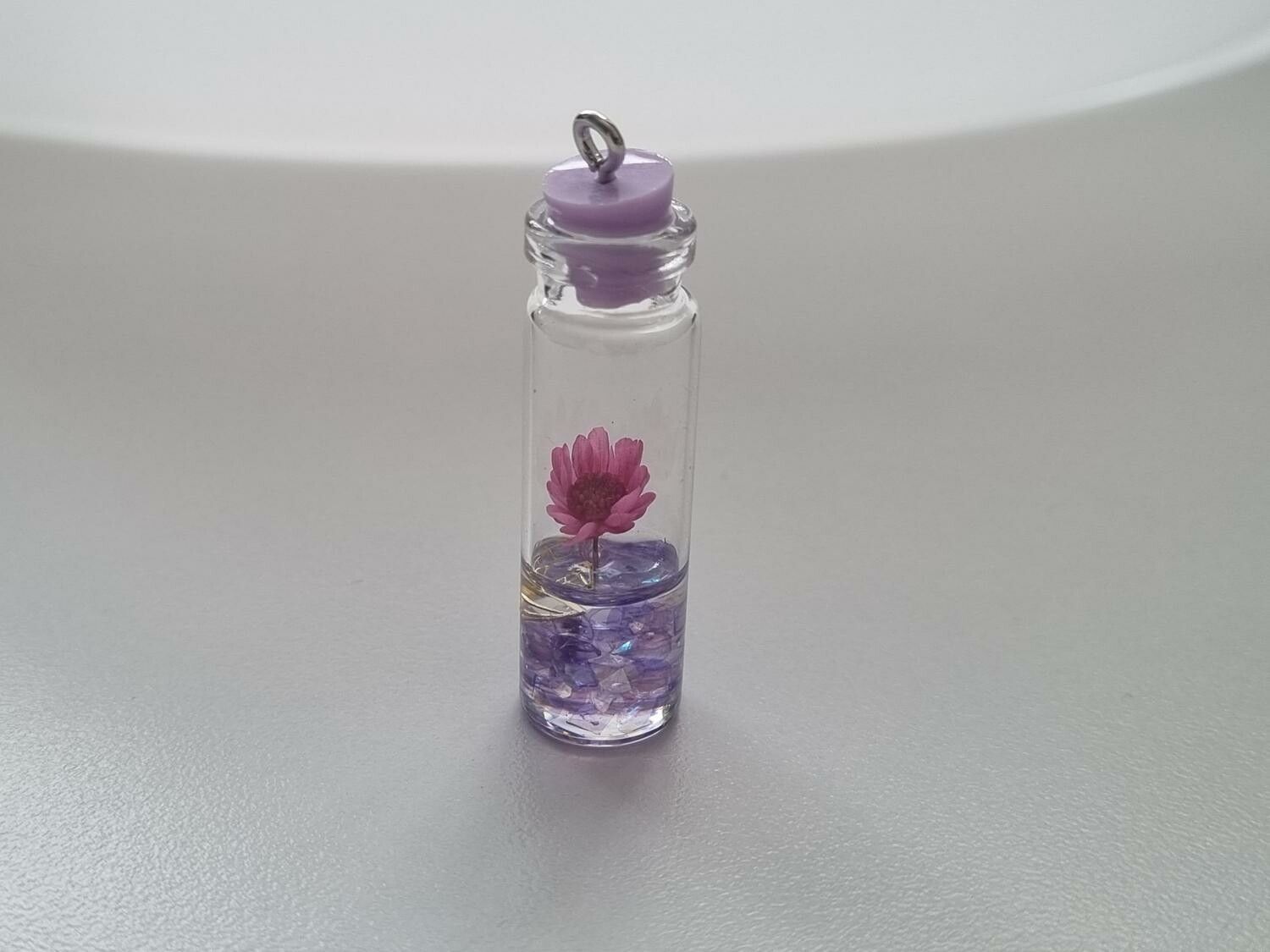1 st glasflaska miniatyr, miniflaska till dockskåp, tittskåp (lila)