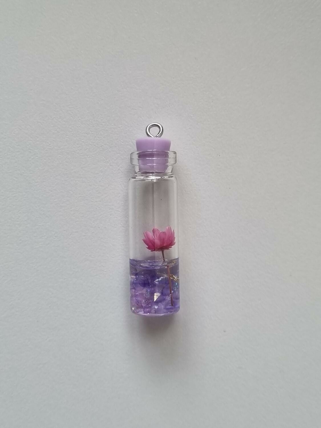 1 st glasflaska miniatyr, miniflaska till dockskåp, tittskåp (lila)