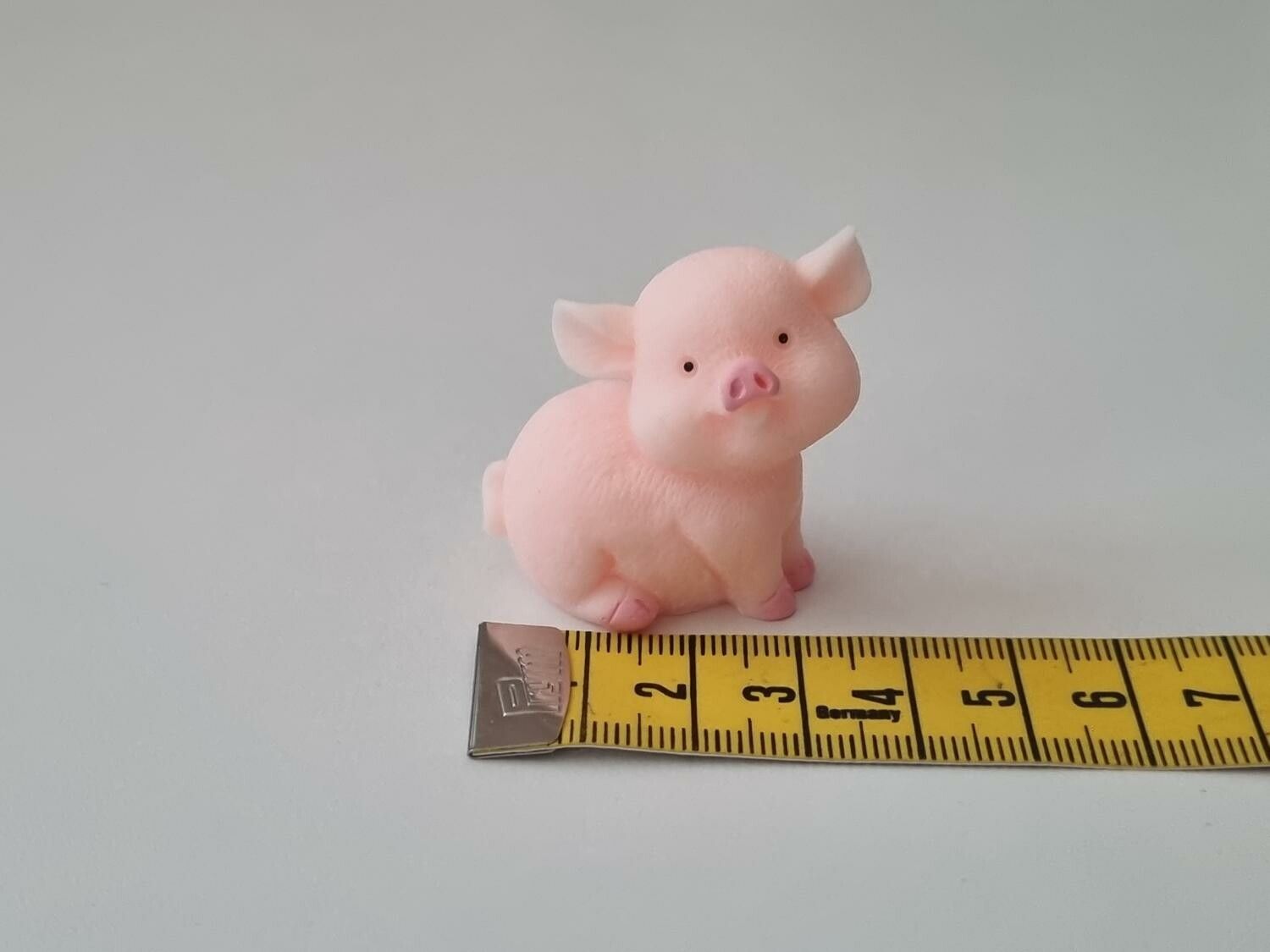 Handmålad söt liten gris - miniatyr till dockskåp dockhus