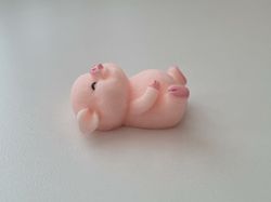 Handmålad gris som ligger på rygg - miniatyr till dockskåp dockhus