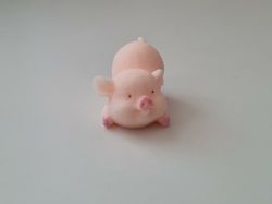 Handmålad lekfull gris - miniatyr till dockskåp dockhus