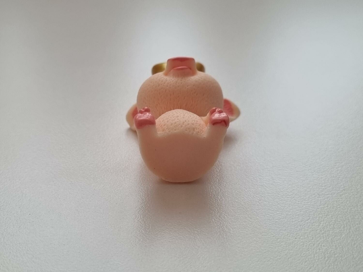 Handmålad glad gris - miniatyr till dockskåp dockhus