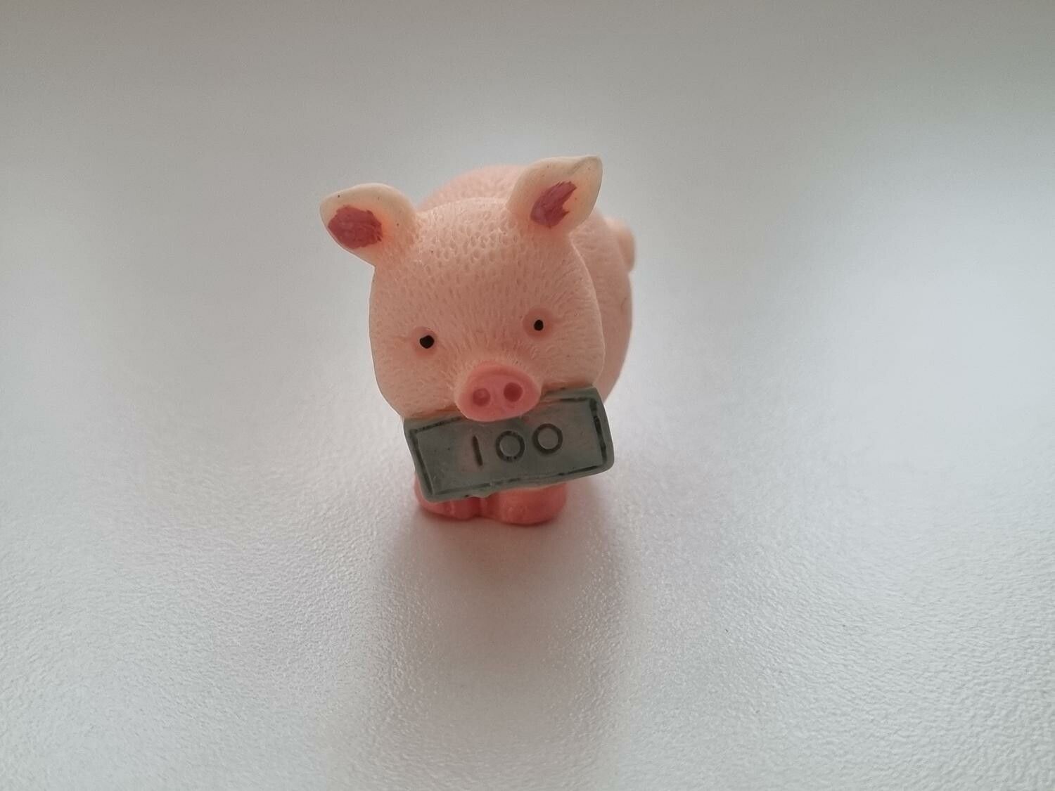 Handmålad glad gris - miniatyr till dockskåp dockhus
