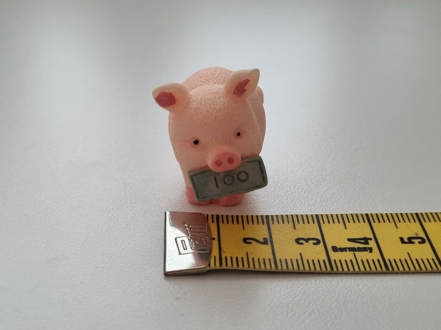 Handmålad glad gris - miniatyr till dockskåp dockhus