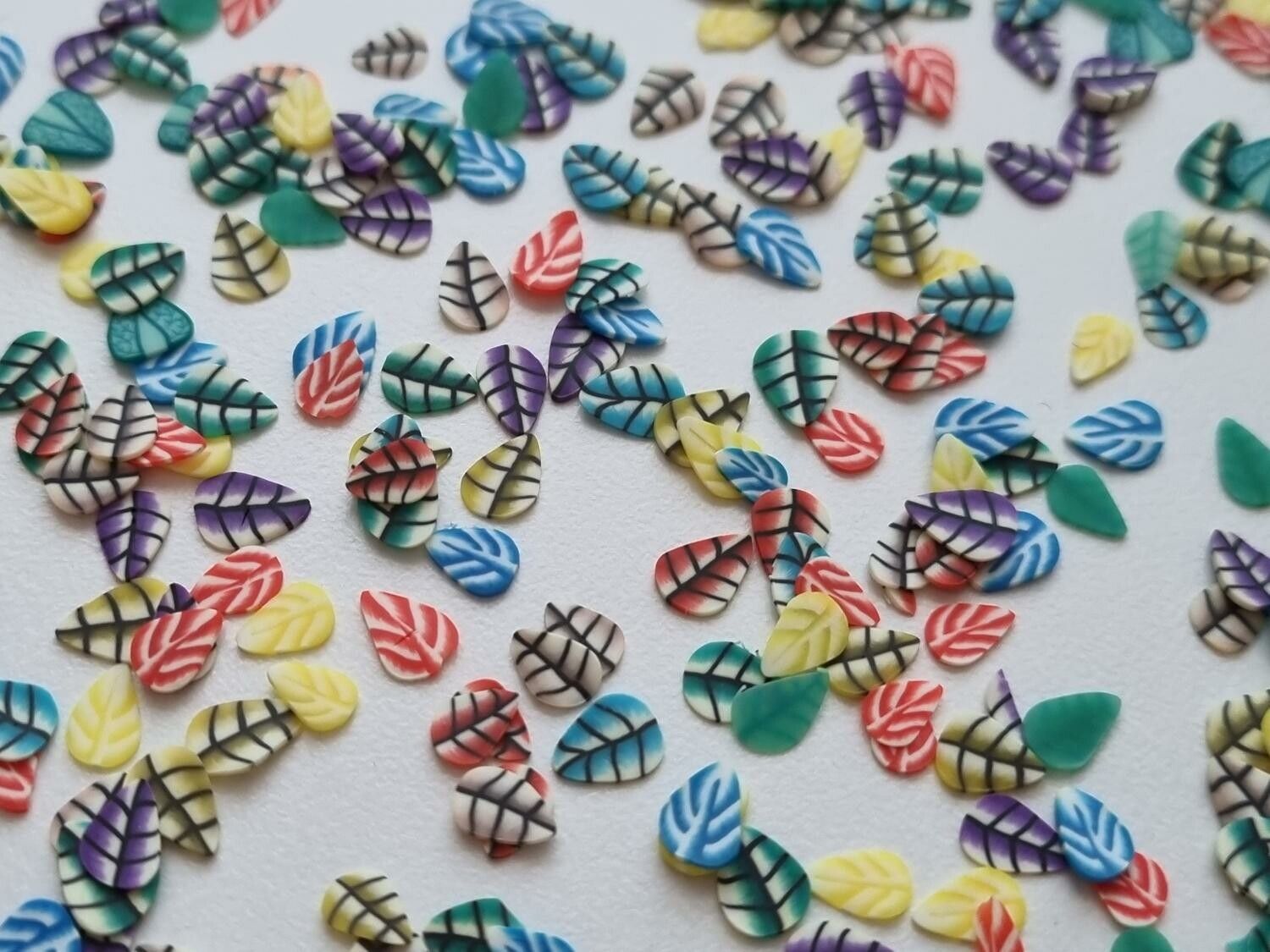 1000 st små löv av mjuk lera, polymerlera för scrapbooking