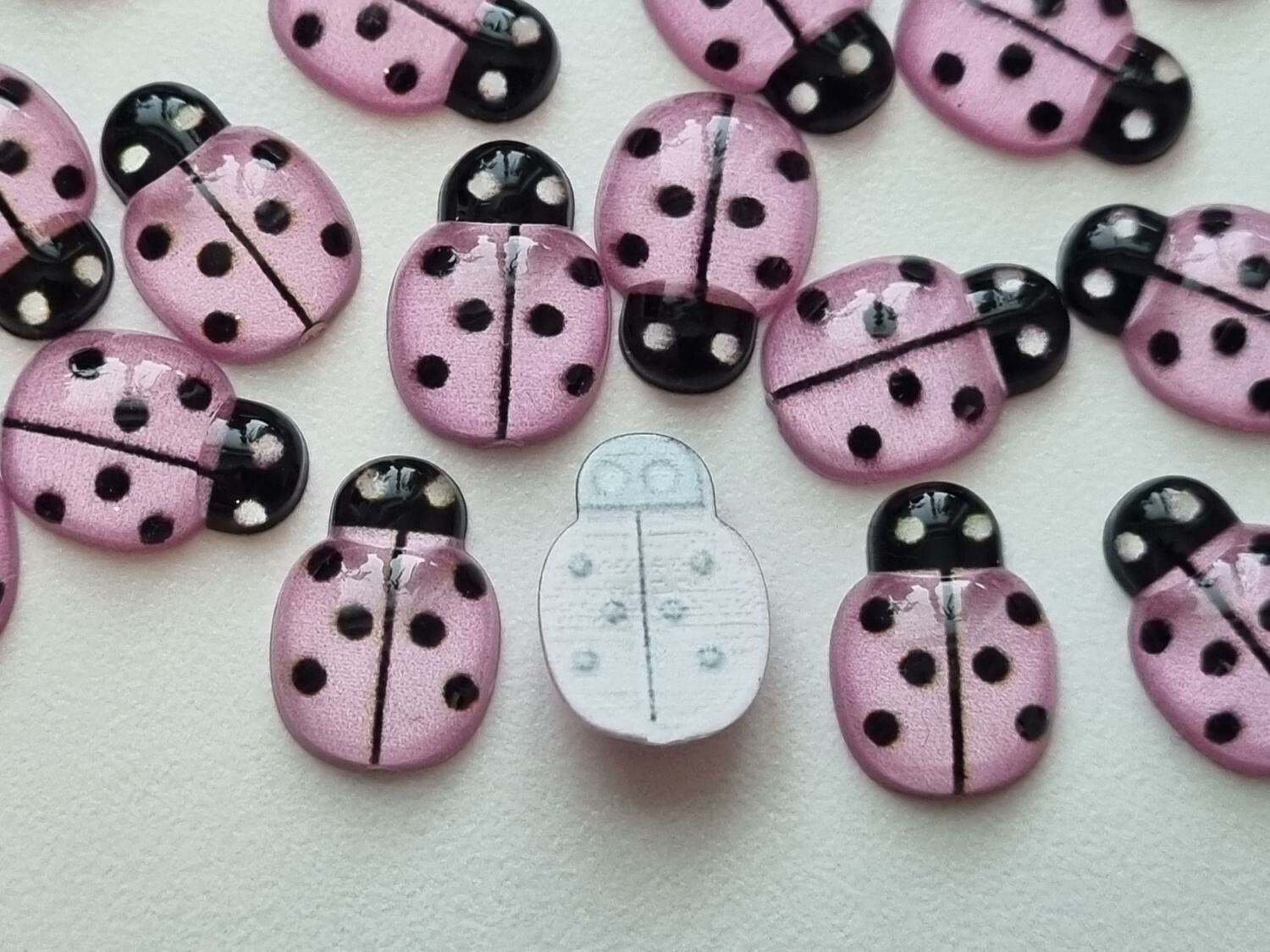 25 st nyckelpigor i resin, miniatyrer (ljusrosa)