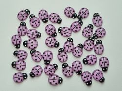 25 st nyckelpigor i resin, miniatyrer (ljuslila)