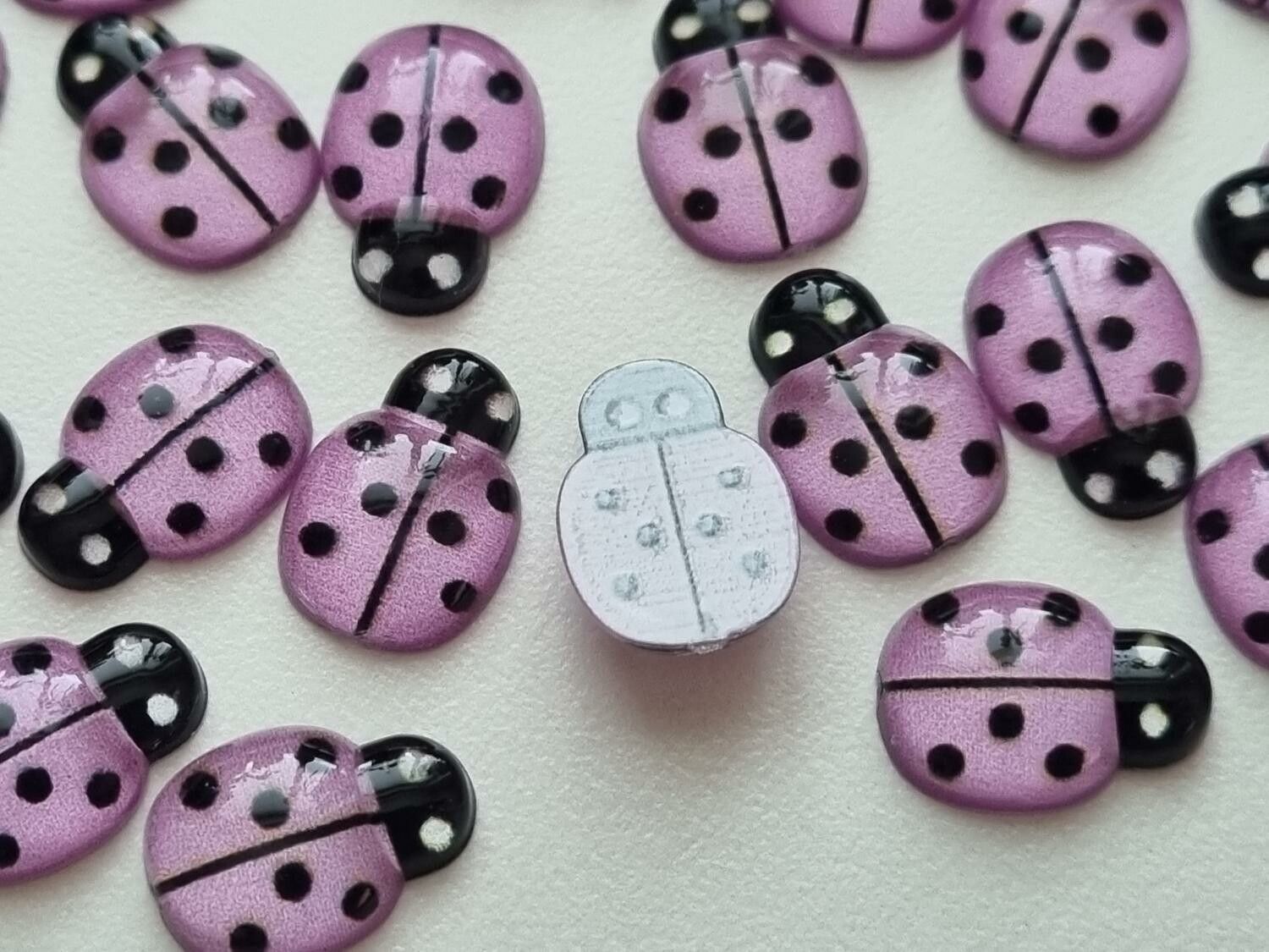 25 st nyckelpigor i resin, miniatyrer (ljuslila)