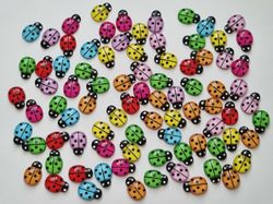 25 st nyckelpigor i resin, miniatyrer (blandade)