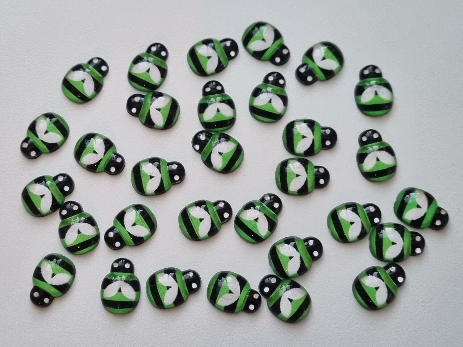 25 st bin i resin, miniatyr bin (gröna)
