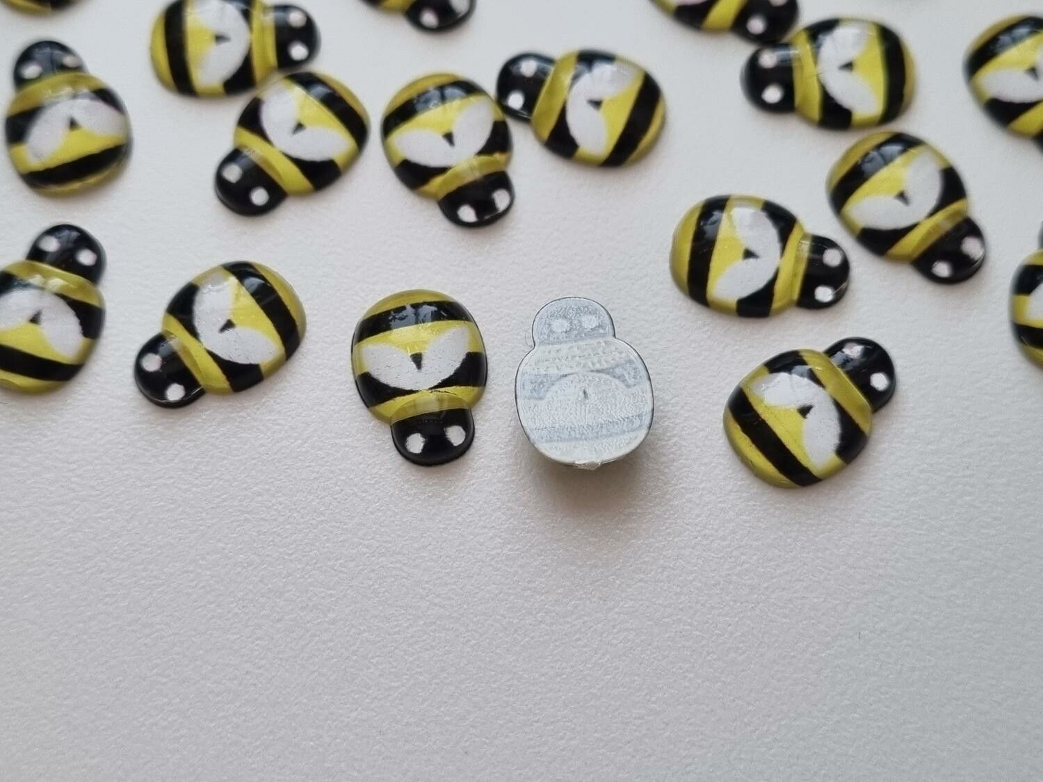 25 st bin i resin, miniatyr bin (gula)