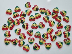 20 st glada hjärtan smiley figurer, miniatyrer i vackra färger (10mm)